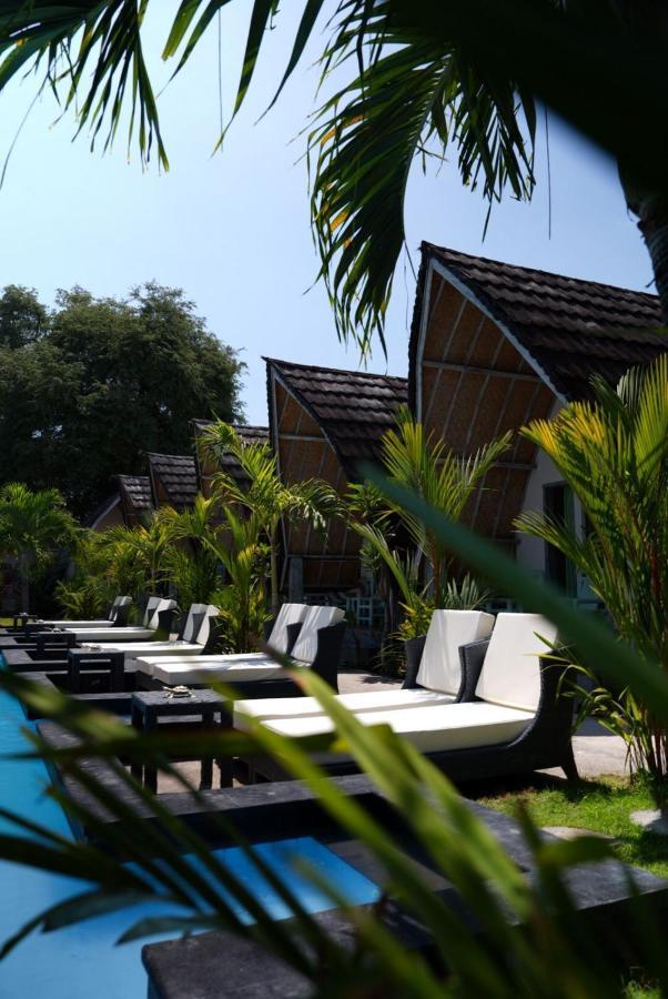 Hotel Copacabana Gili Air Esterno foto