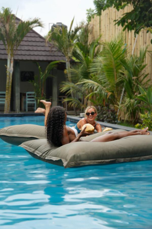 Hotel Copacabana Gili Air Esterno foto