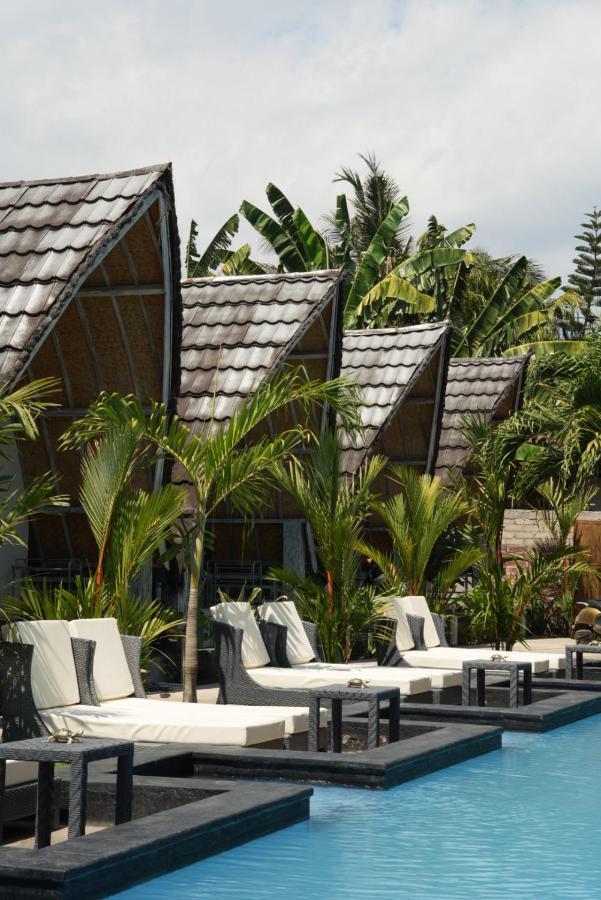 Hotel Copacabana Gili Air Esterno foto