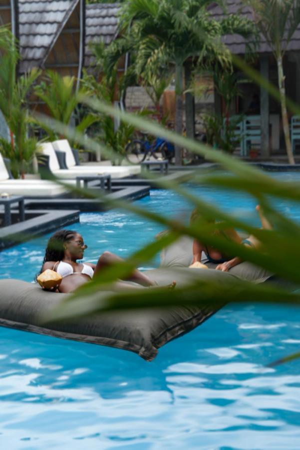 Hotel Copacabana Gili Air Esterno foto